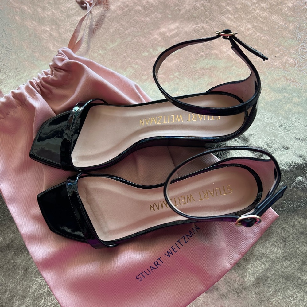 STUART WEITZMAN PATENT LEATHER WEDGE SIZE 9B